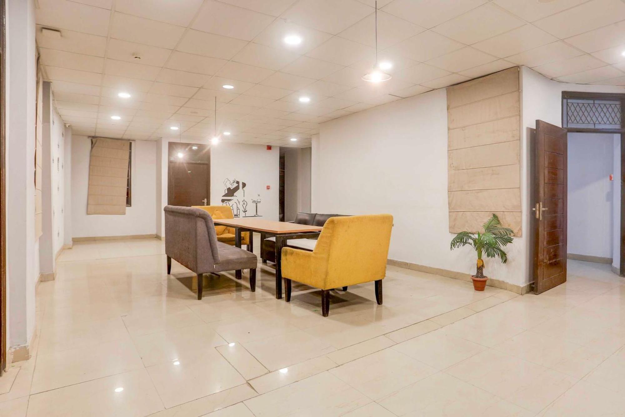 Hotel Oyo Townhouse Anmol Residency
